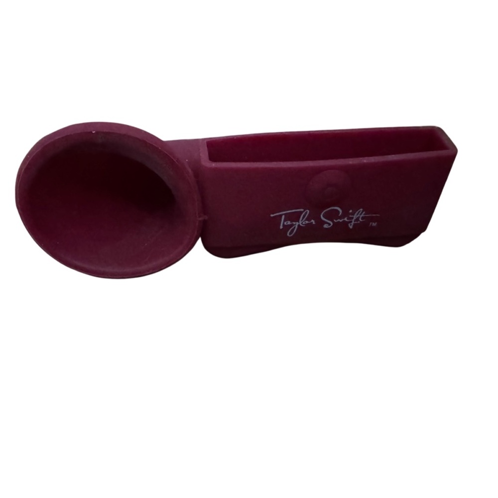 Taylor Swift OLD phone amplifier